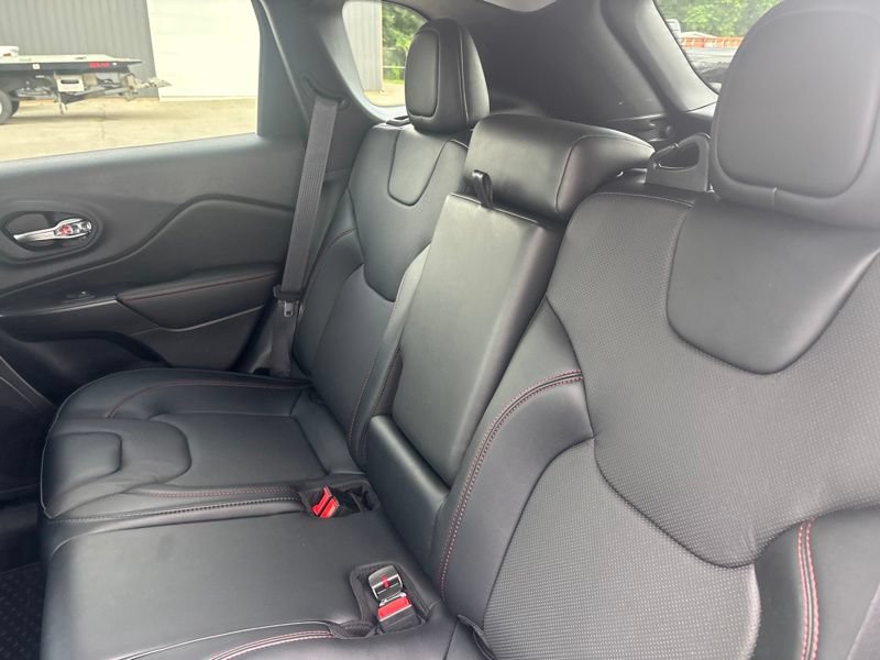 Used 2022 Jeep Cherokee Trailhawk w/ Premium Leather Package AWD/4WD image 18