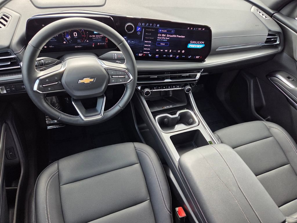 Certified 2025 Chevrolet Traverse LT FWD image 11