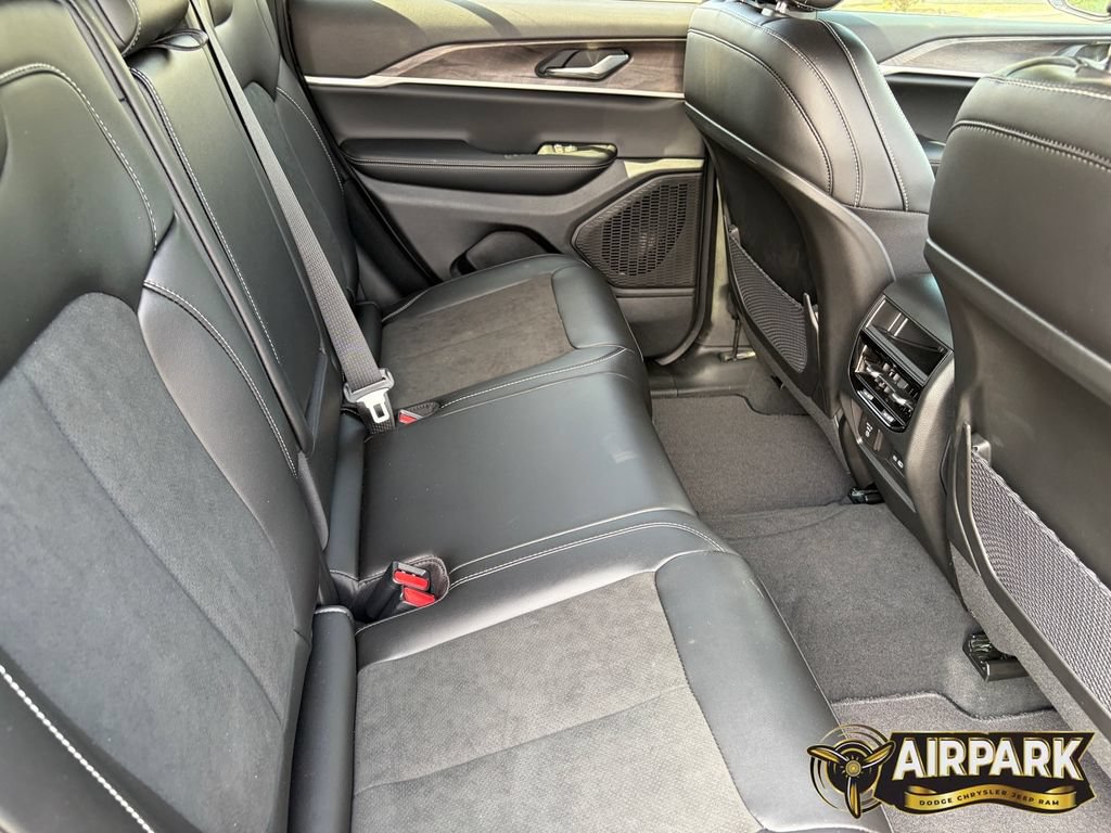 New 2026 Jeep Grand Cherokee Altitude AWD/4WD image 12