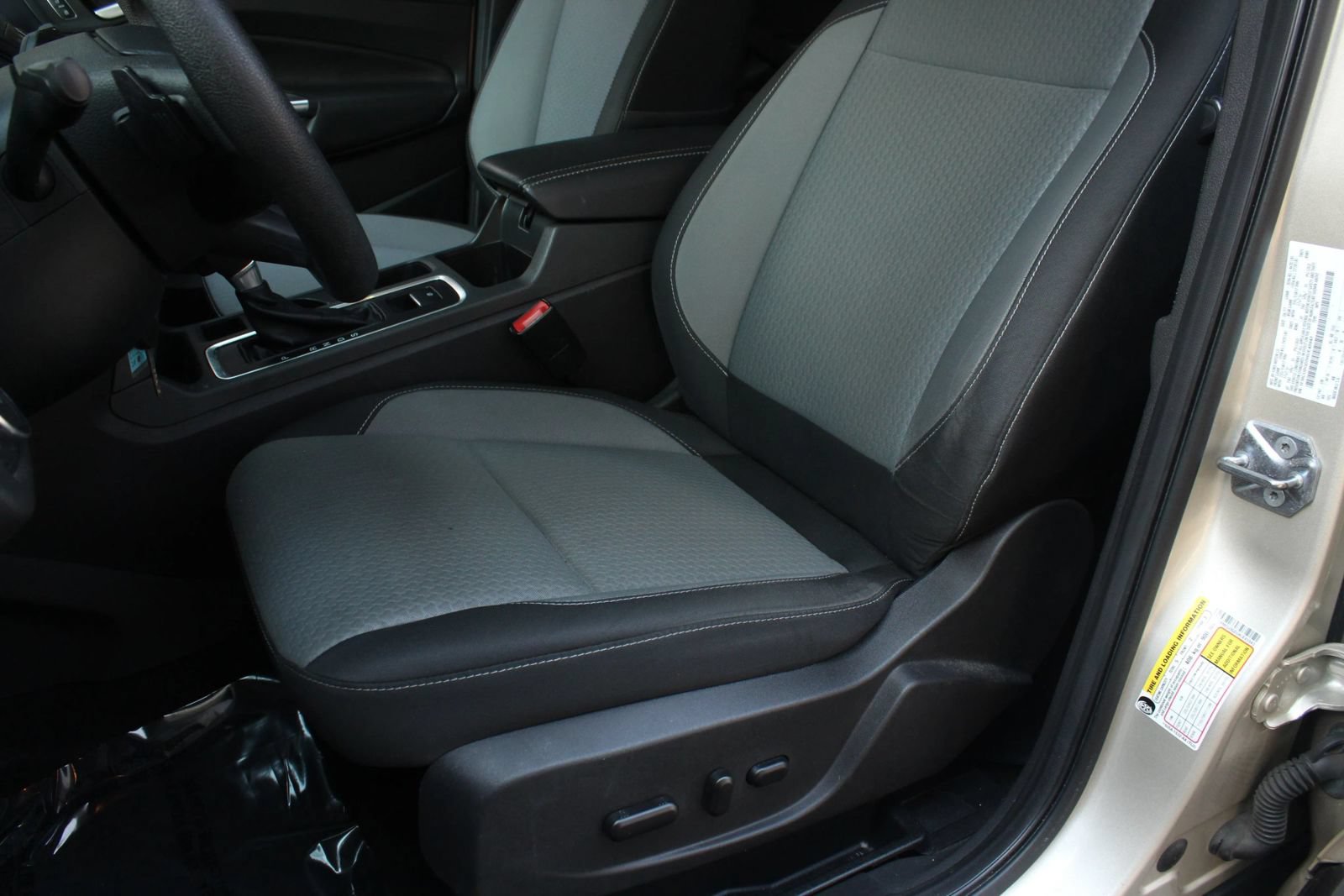 Used 2017 Ford Escape SE w/ SE Cold Weather Package FWD image 17