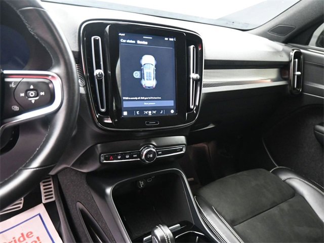 Used 2022 Volvo XC40 P8 Recharge Plus image 13