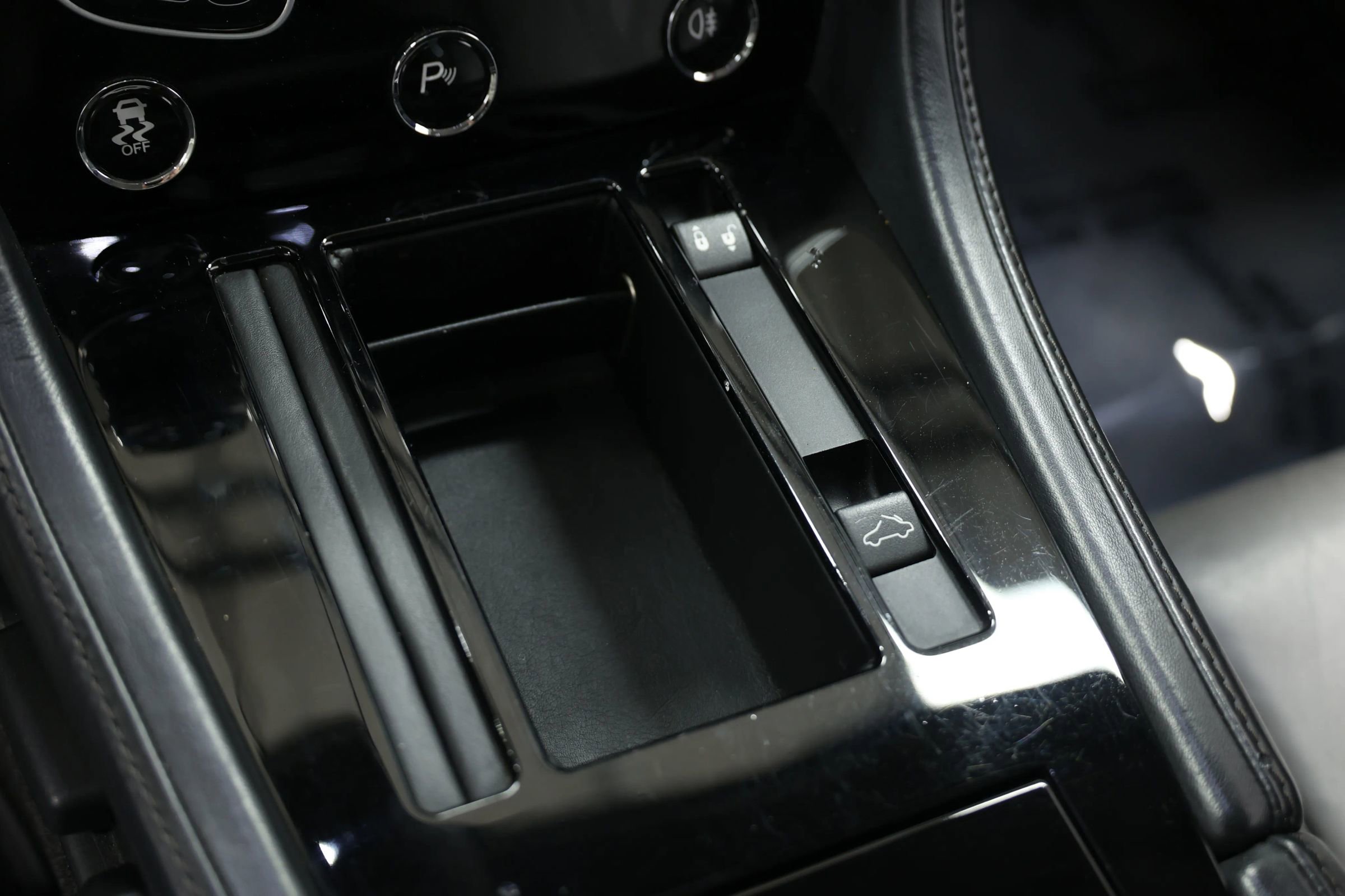 Used 2016 Aston Martin V8 Vantage S image 26