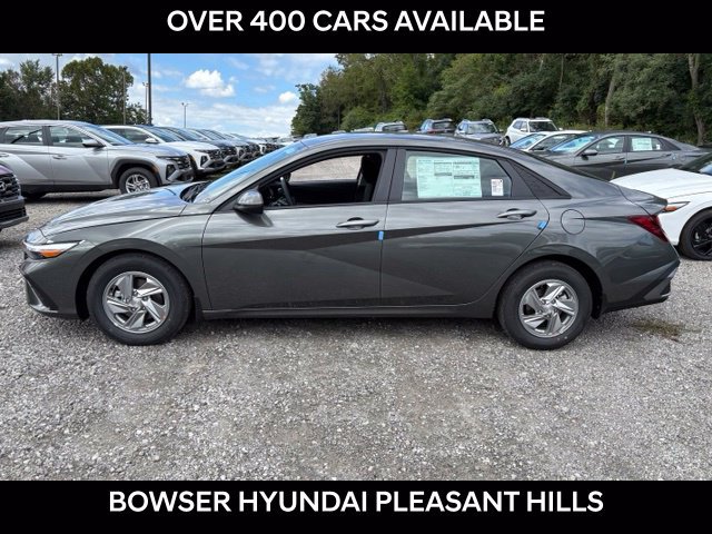 New 2026 Hyundai Elantra SEL Sport FWD image 2
