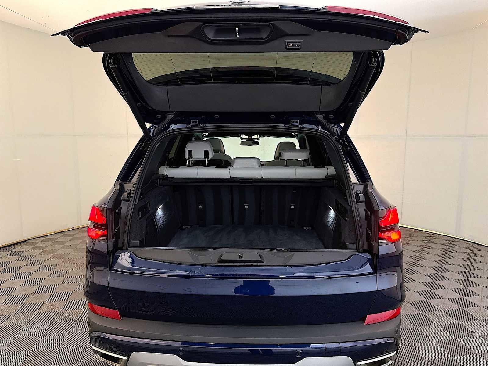 Certified 2024 BMW X5 xDrive40i w/ Premium Package image 23