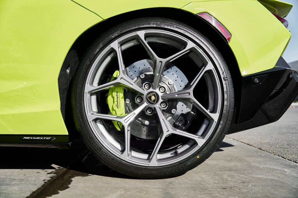 Used 2025 Lamborghini Revuelto AWD/4WD image 29