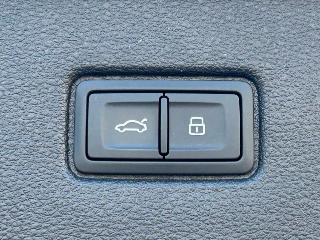 Used 2023 Audi Q7 3.0T Prestige image 60