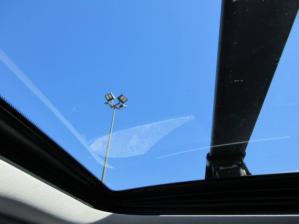 Used 2019 Jeep Cherokee Limited w/ Luxury Group image 38