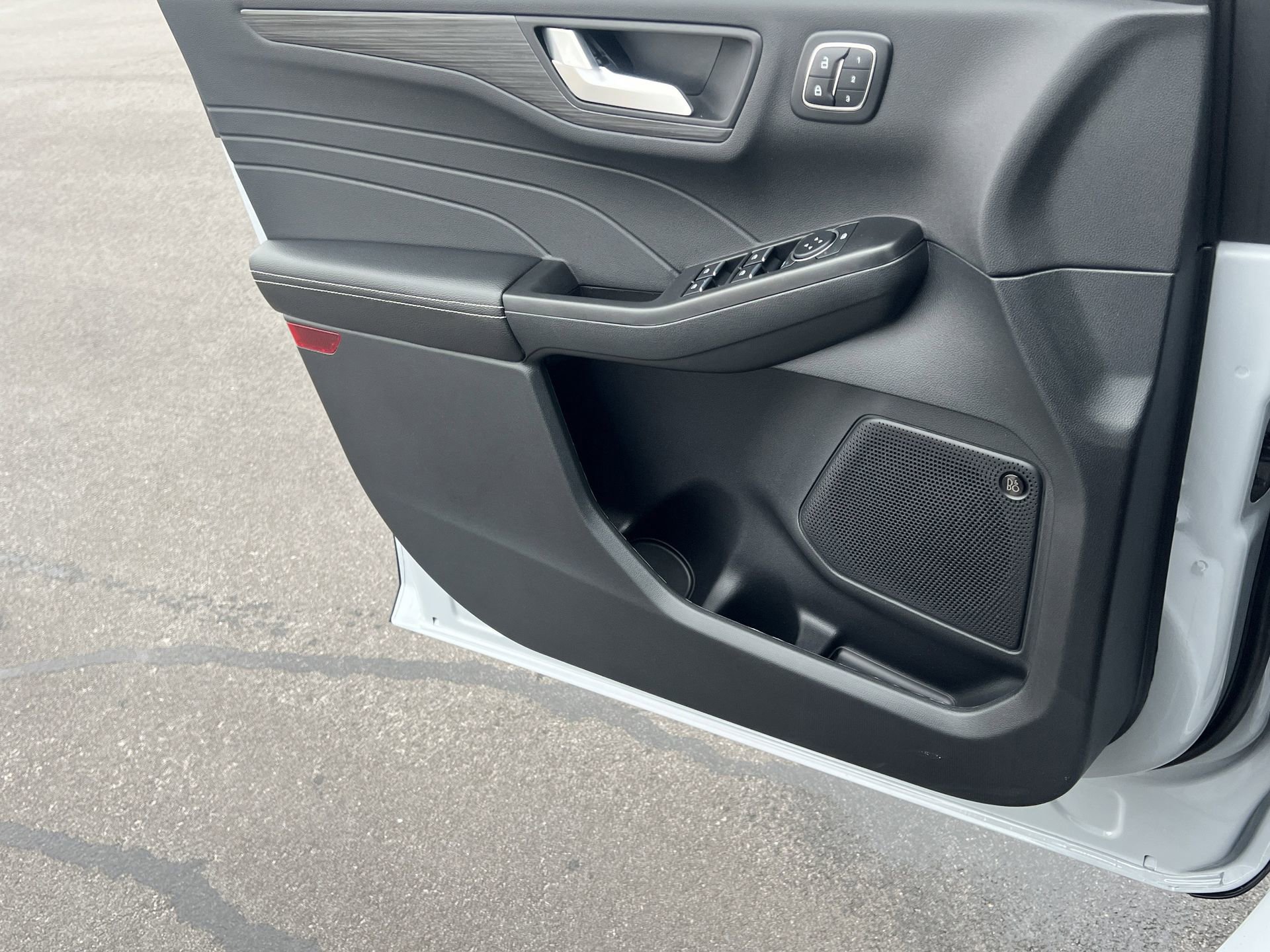 New 2026 Ford Escape SE w/ PHEV Premium Package FWD image 15