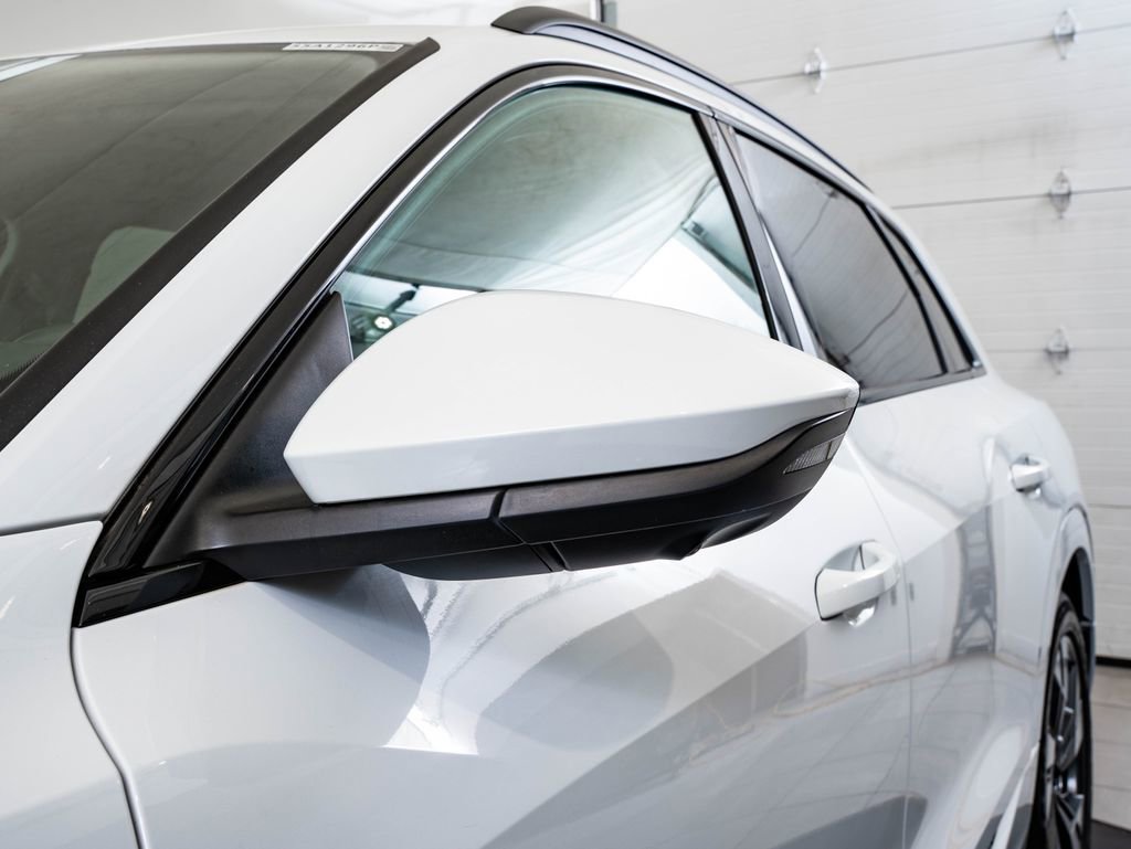 Used 2021 Audi e-tron Premium w/ Convenience Plus Package AWD/4WD image 17