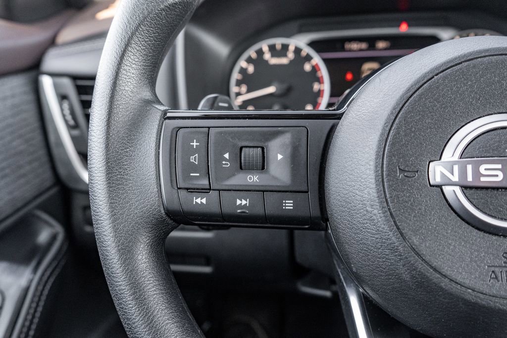 Used 2023 Nissan Rogue SV image 22