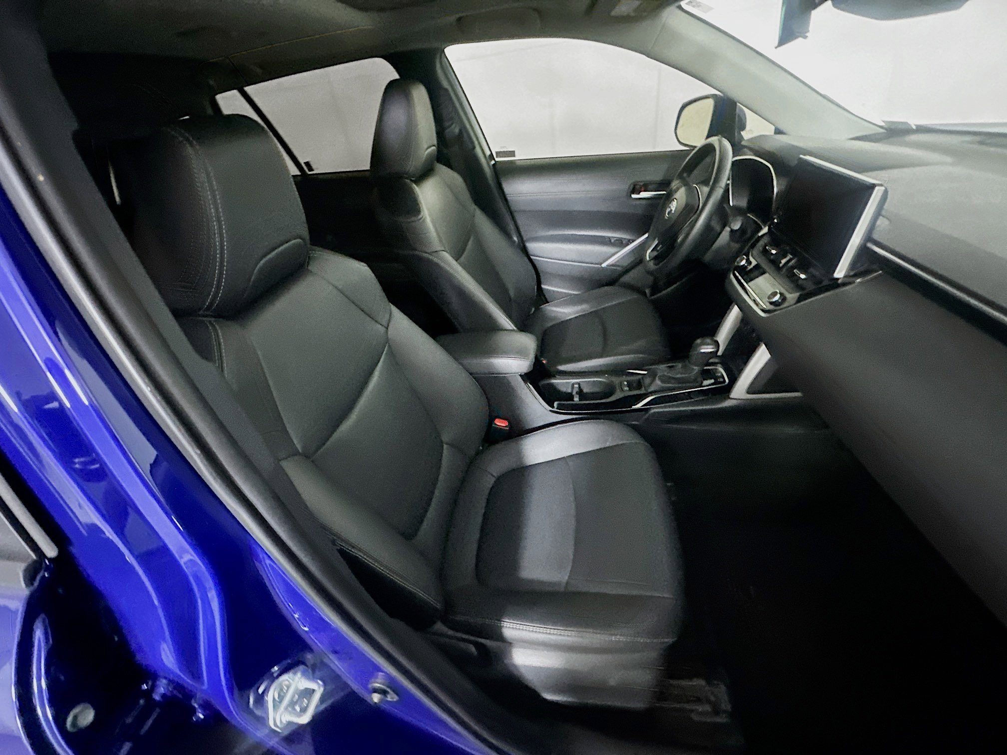 Used 2024 Toyota Corolla Cross XLE w/ Convenience Package image 32