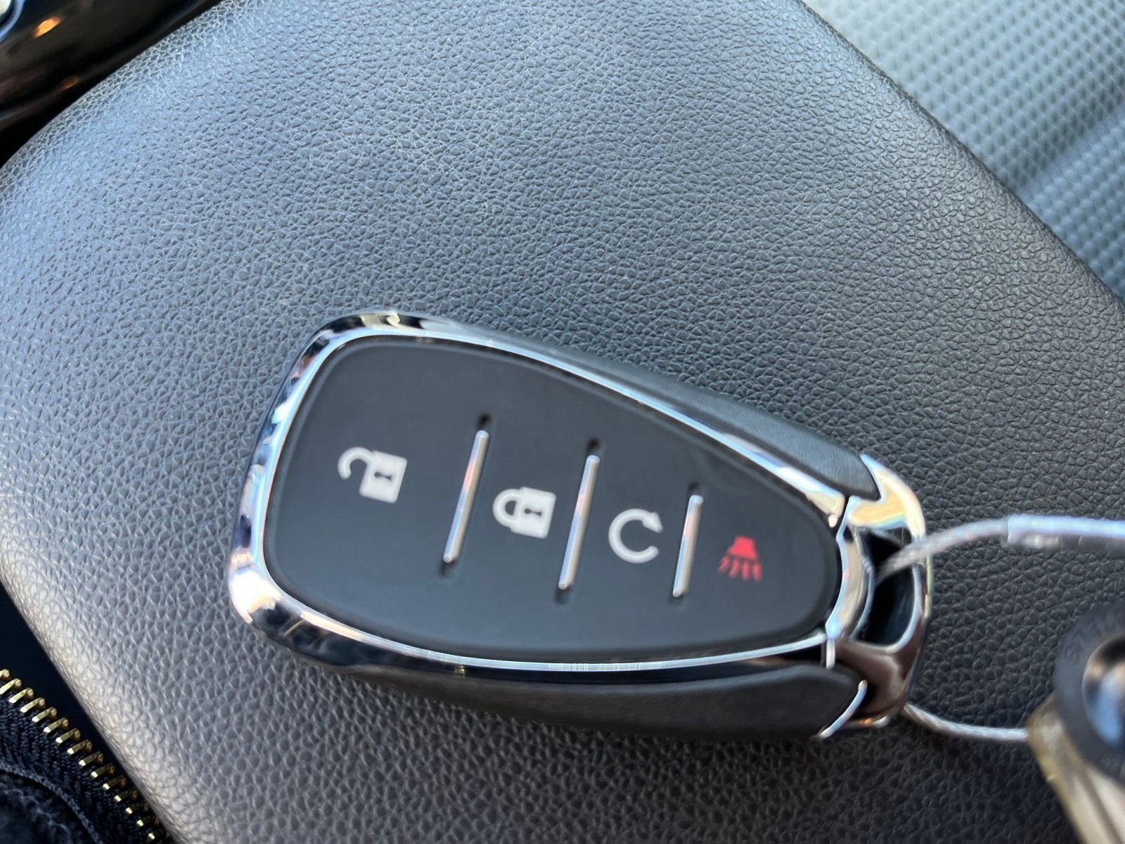 Used 2025 Chevrolet Trax LT image 21