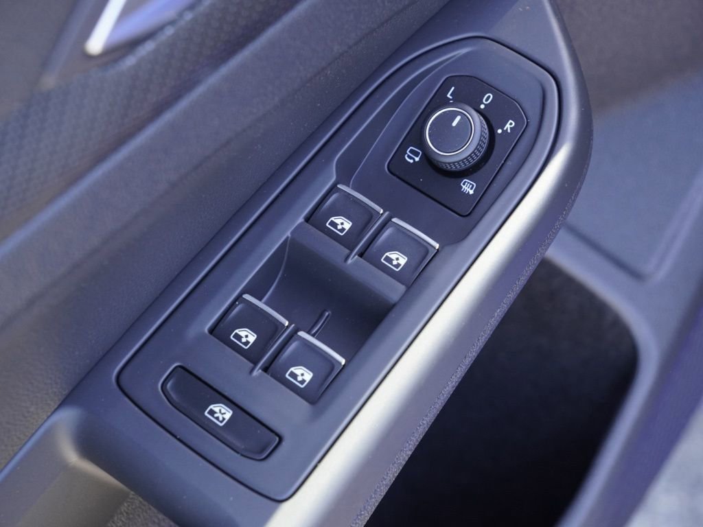 Used 2024 Volkswagen Golf R image 12