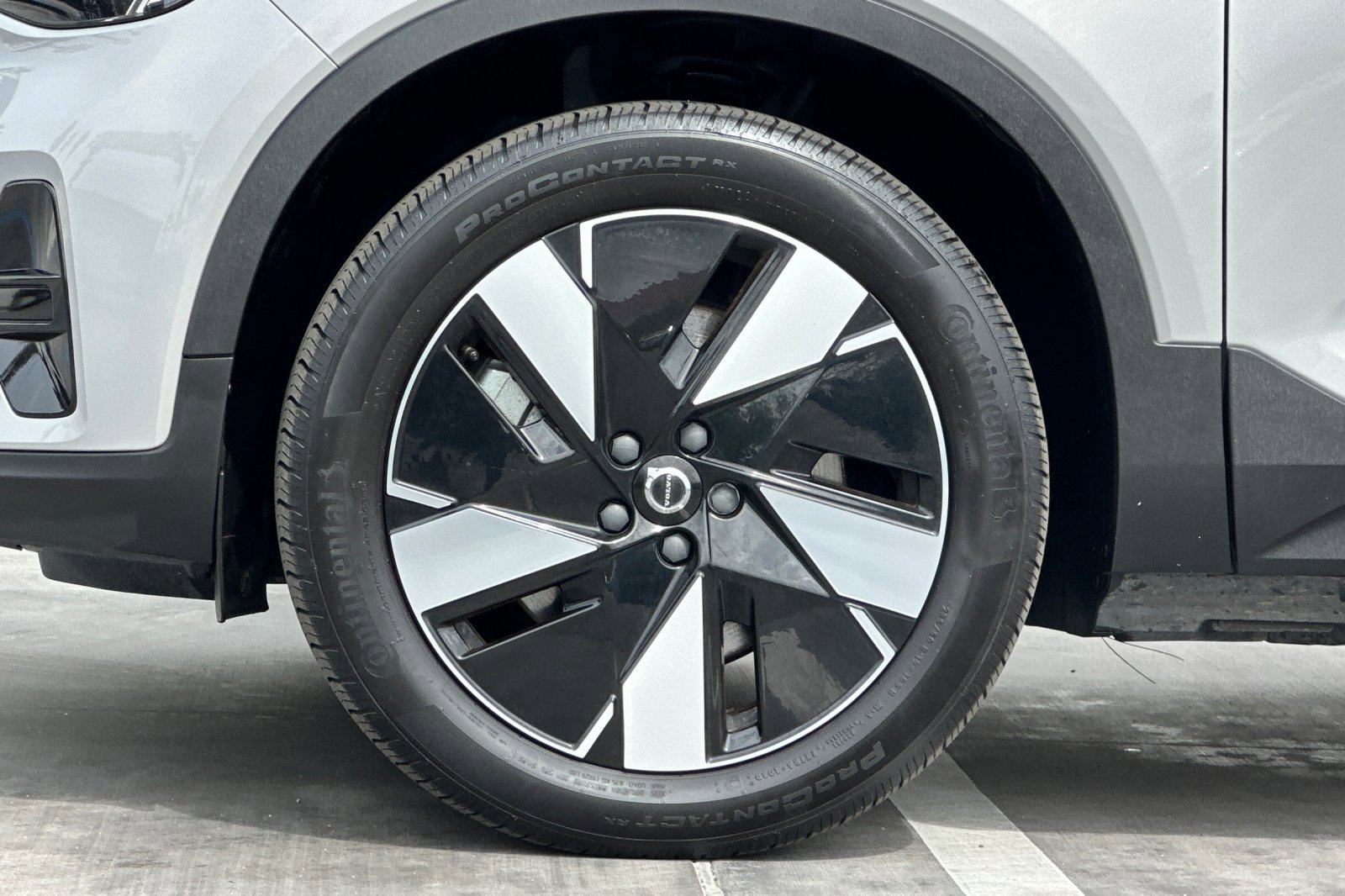 Certified 2024 Volvo XC40 Recharge Core w/ Protection Package Premier AWD/4WD image 31