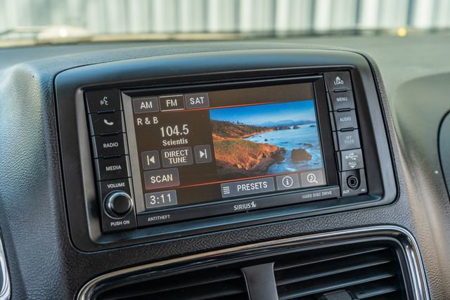 Used 2018 Dodge Grand Caravan SE w/ UConnect Hands-Free Group image 27