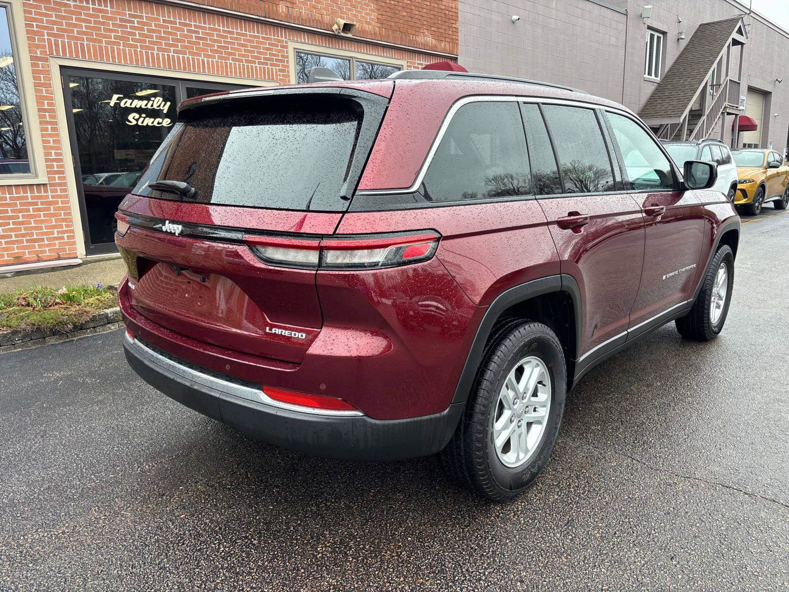 Used 2024 Jeep Grand Cherokee Laredo w/ Trailer Tow Package image 27
