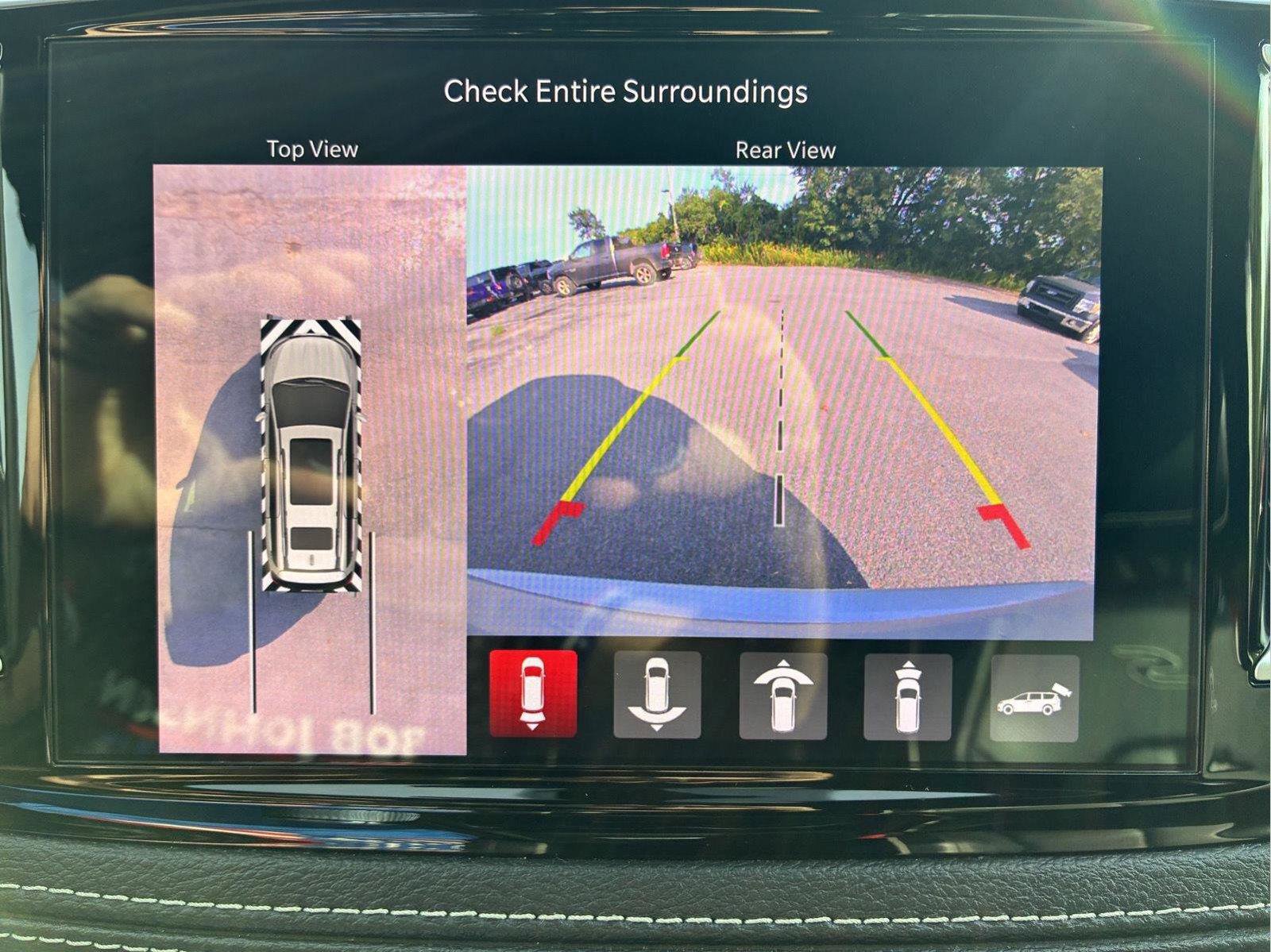 Used 2024 Chrysler Pacifica Premium FWD image 34