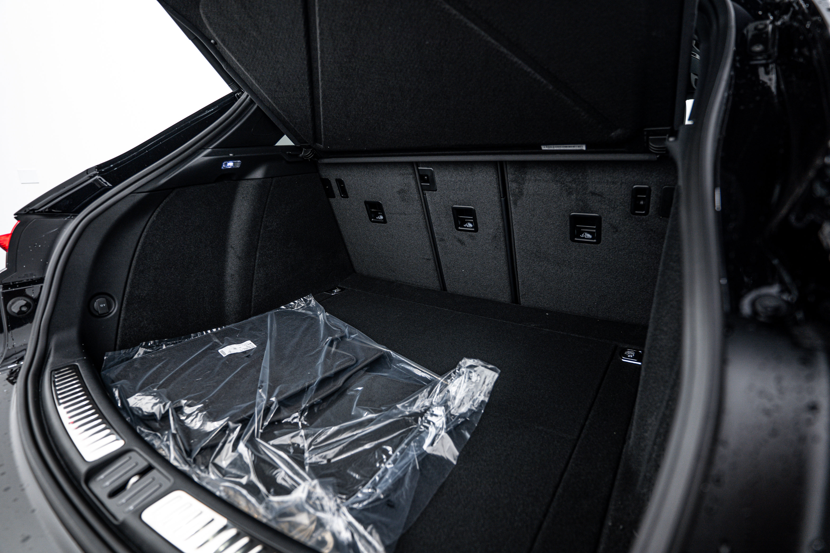 New 2025 Porsche Macan image 24