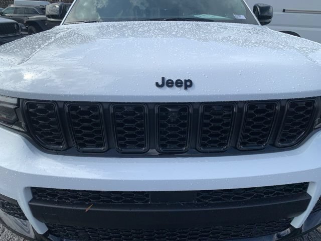 Used 2025 Jeep Grand Cherokee L Limited w/ Luxury Tech Group II RWD image 9