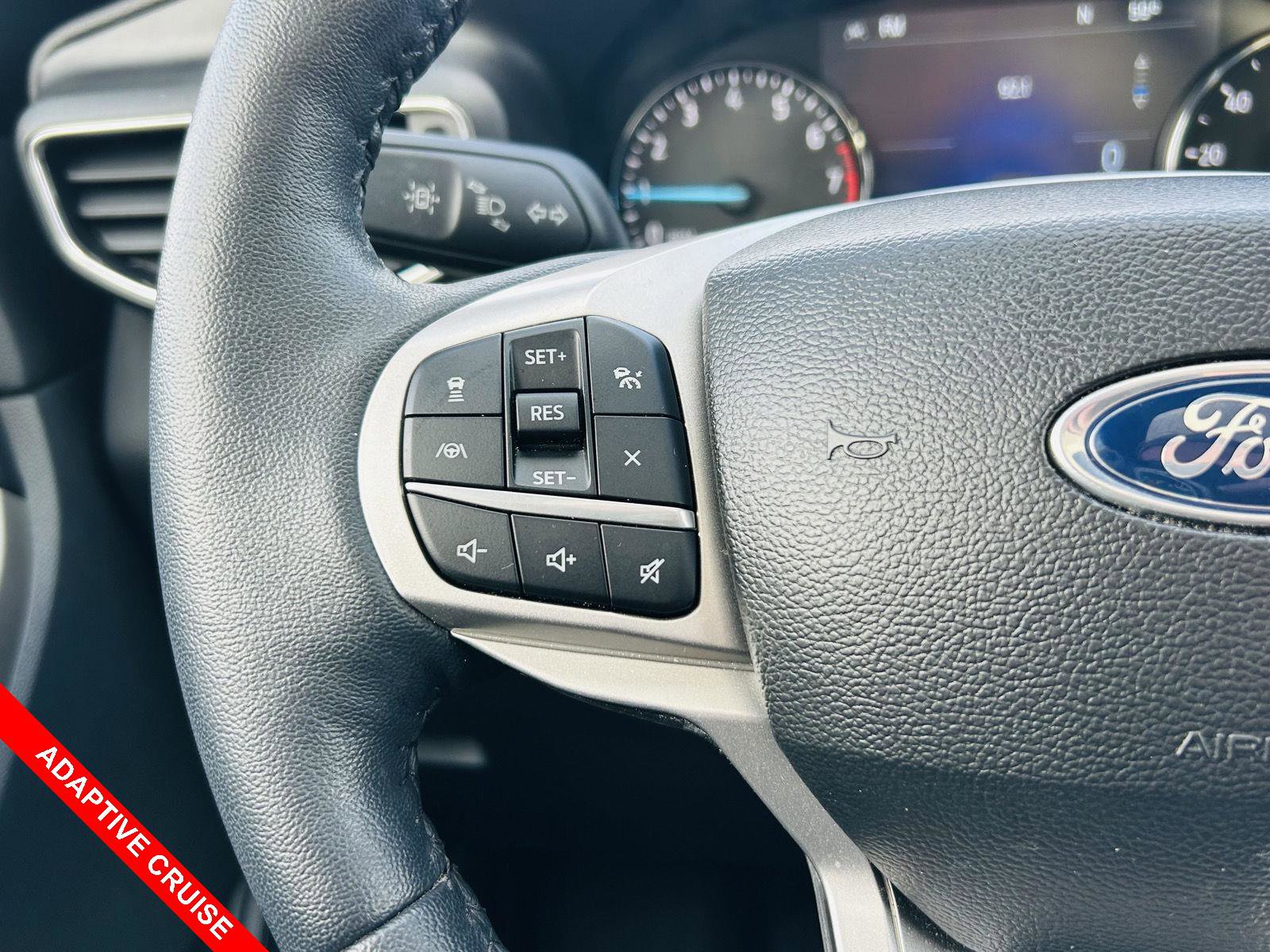 Used 2023 Ford Explorer XLT w/ Equipment Group 202A image 7