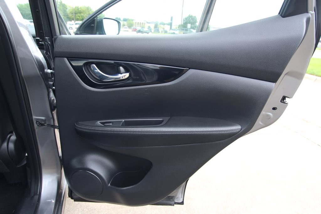 Used 2022 Nissan Rogue Sport SV w/ Technology Package AWD/4WD image 39