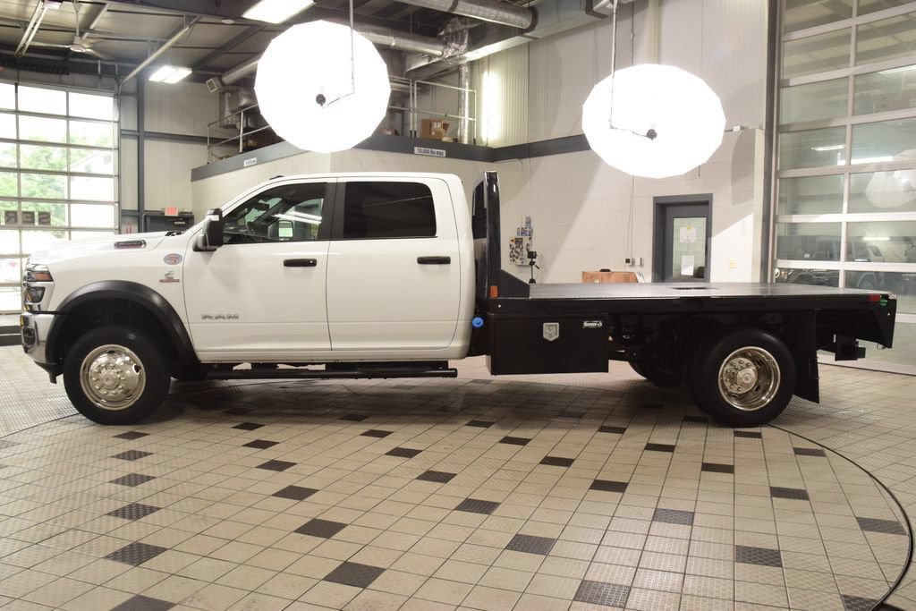 Used 2025 RAM 5500 4x4 Crew Cab image 3
