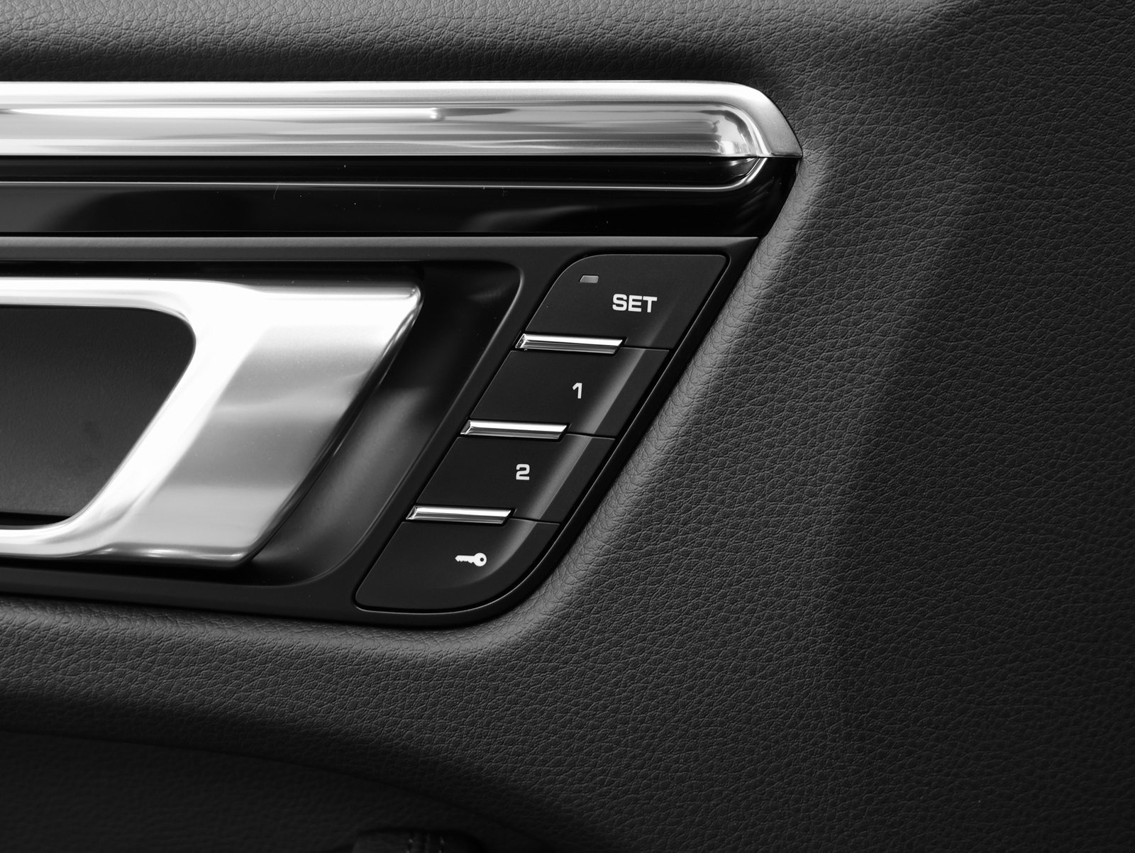 Certified 2025 Porsche Macan image 26