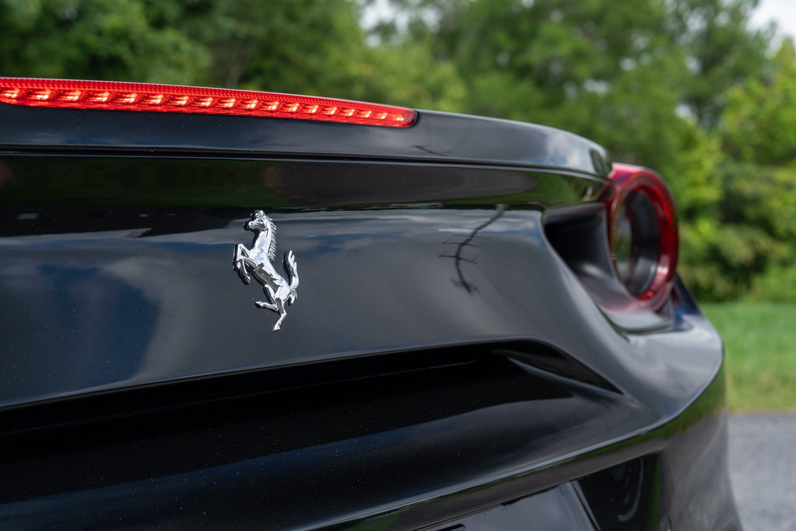 Used 2018 Ferrari 488 GTB RWD image 17