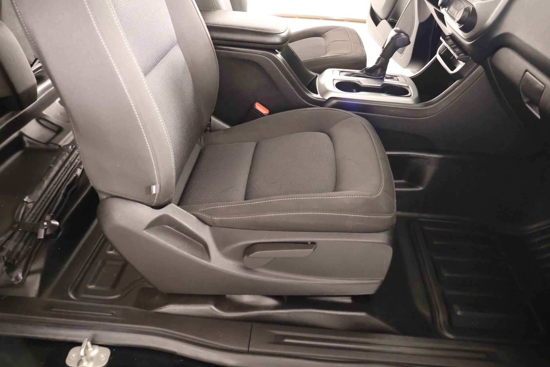 Used 2021 Chevrolet Colorado LT w/ Fleet Safety Package RWD image 12