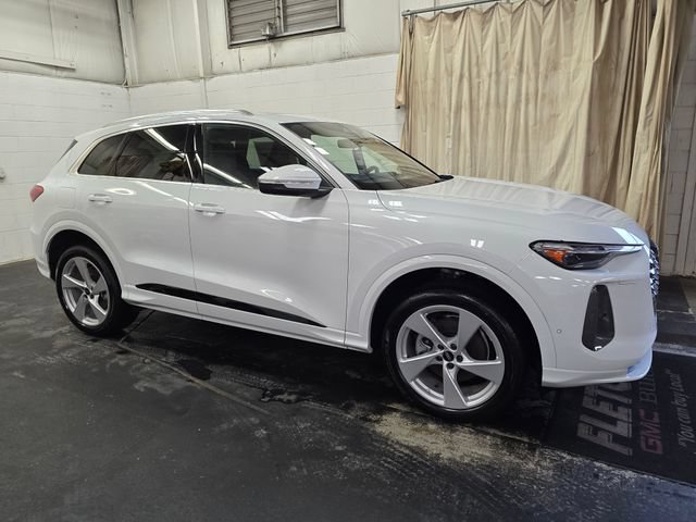 Certified 2025 Audi Q5 Premium Plus w/ Premium Plus AWD/4WD image 6