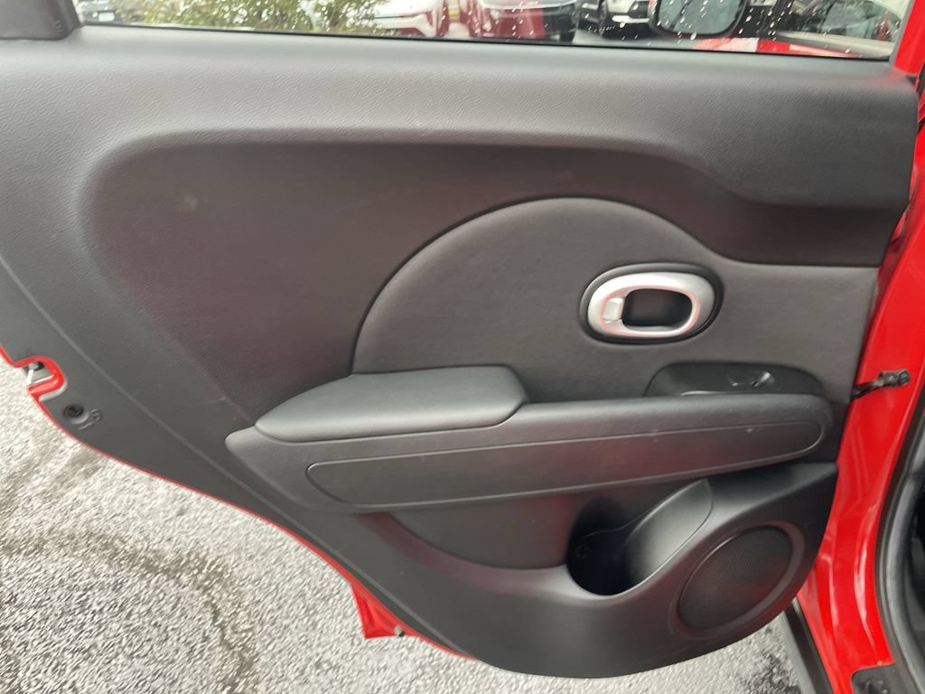 Used 2015 Kia Soul + FWD image 19