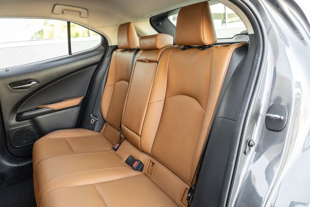 Used 2022 Lexus UX 200 image 12