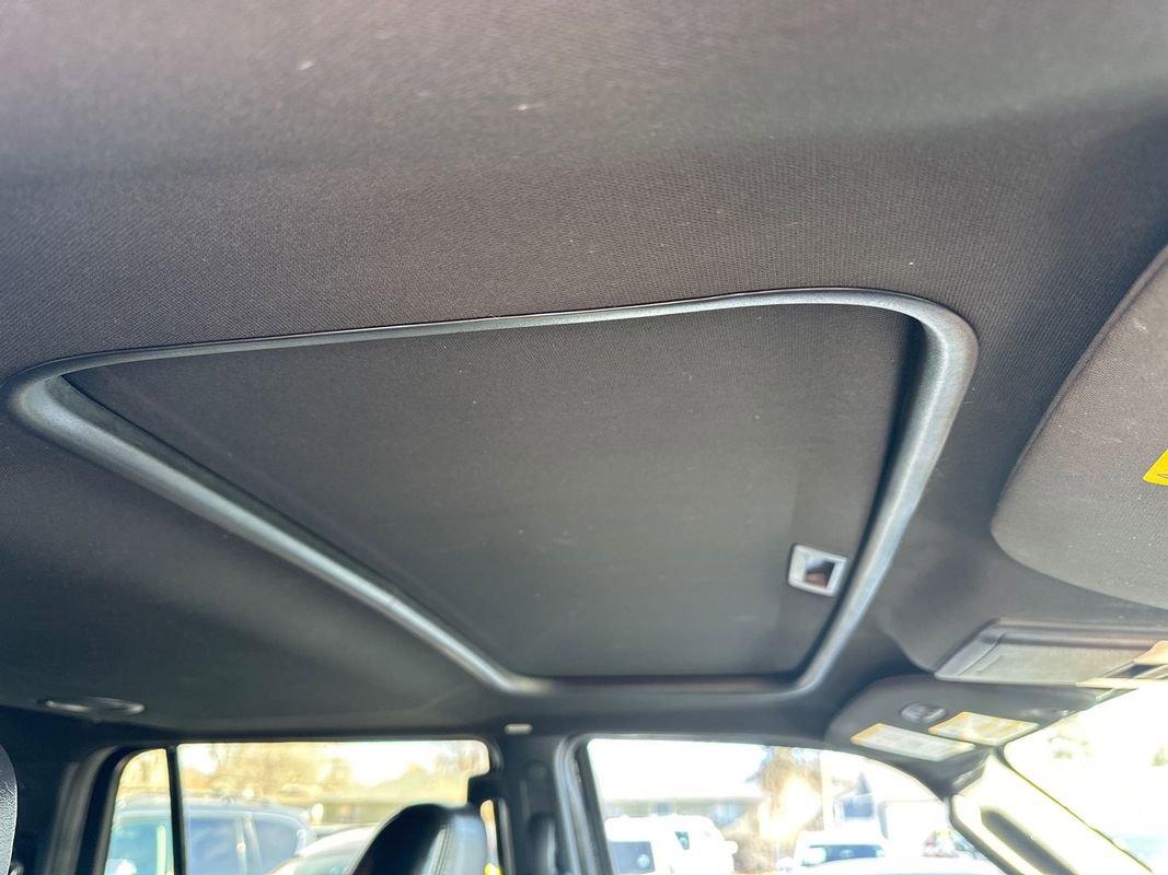 Used 2015 Lincoln Navigator image 21