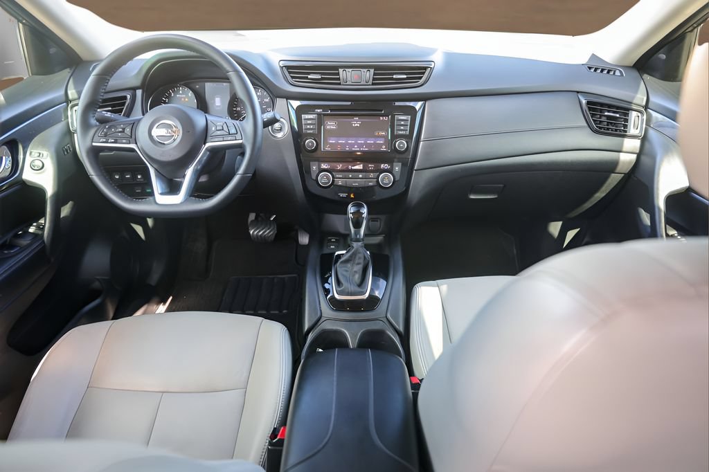 Used 2019 Nissan Rogue SV w/ Premium Package FWD image 25