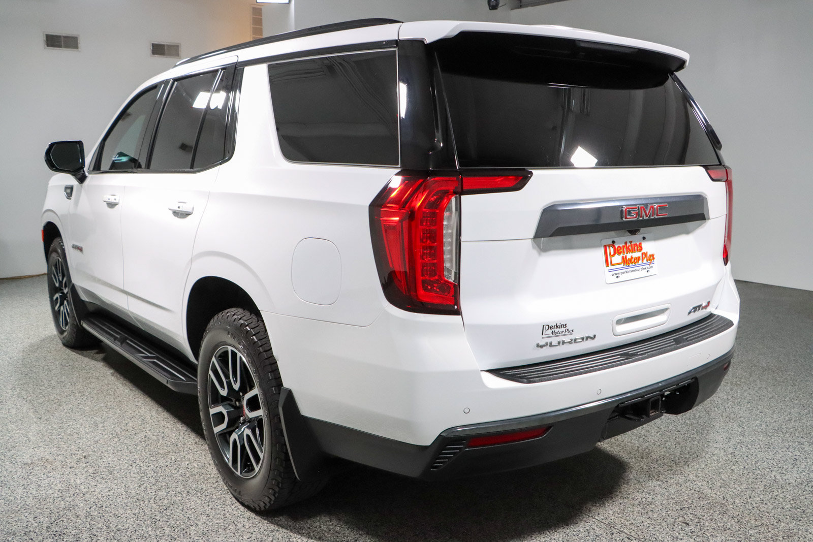Used 2024 GMC Yukon AT4 AWD/4WD image 9