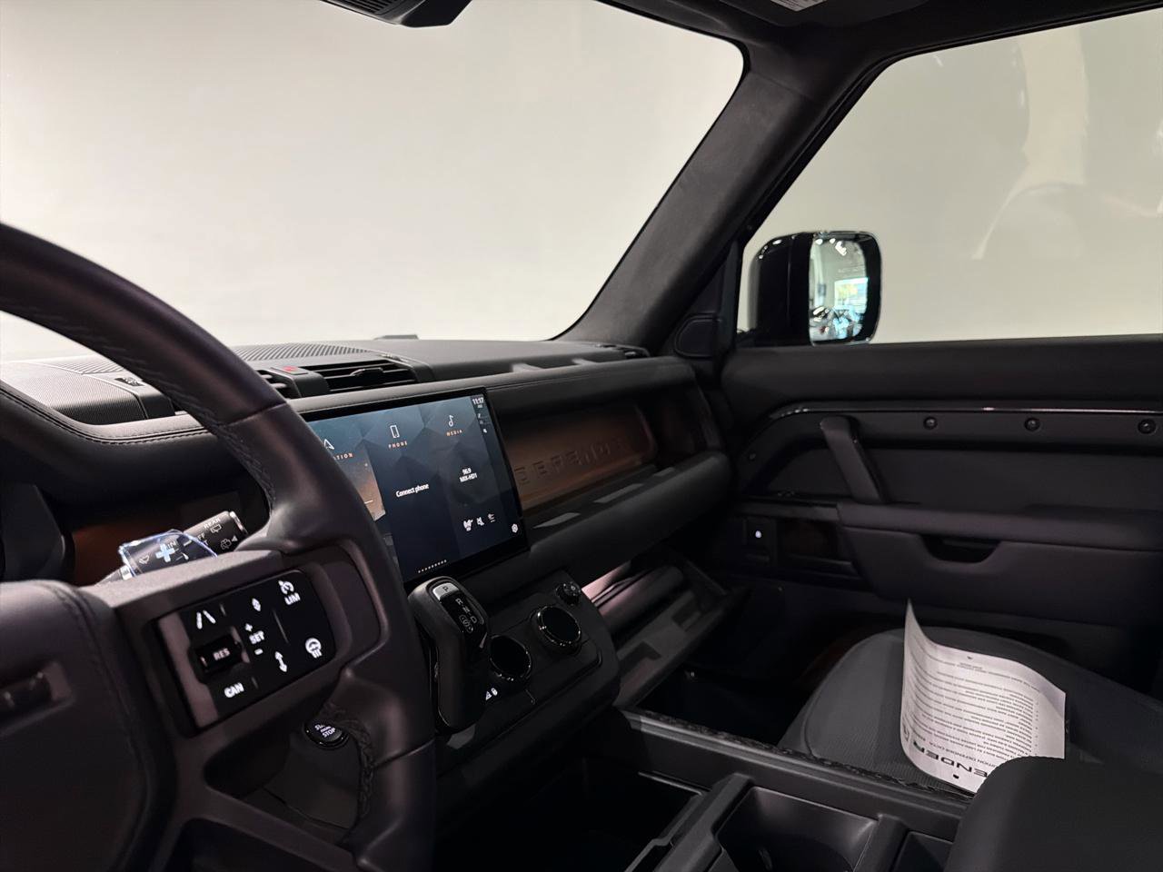 Used 2025 Land Rover Defender 110 image 20