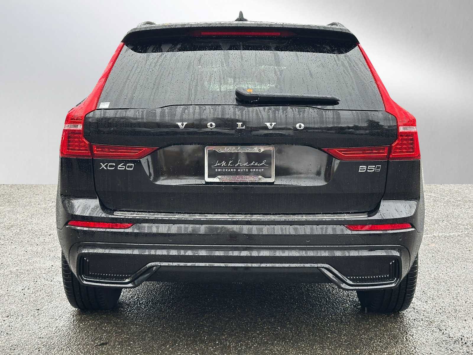 Used 2025 Volvo XC60 B5 Core w/ Protection Package Premier image 4