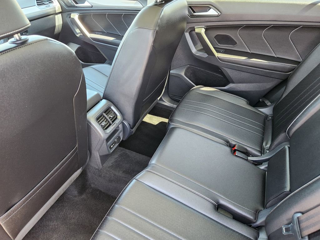 Certified 2024 Volkswagen Tiguan SE FWD image 25