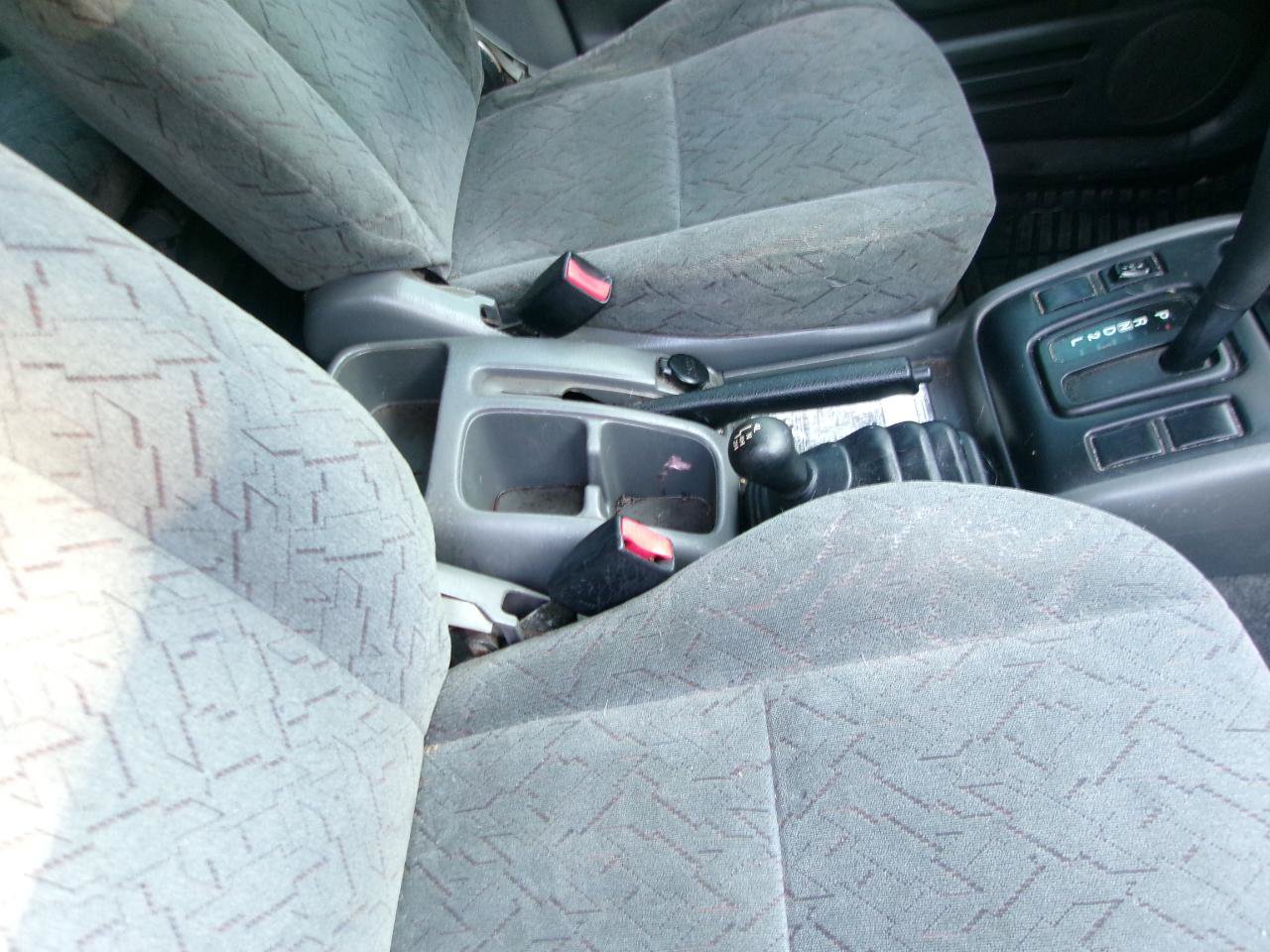 Used 2001 Chevrolet Tracker LT AWD/4WD image 7