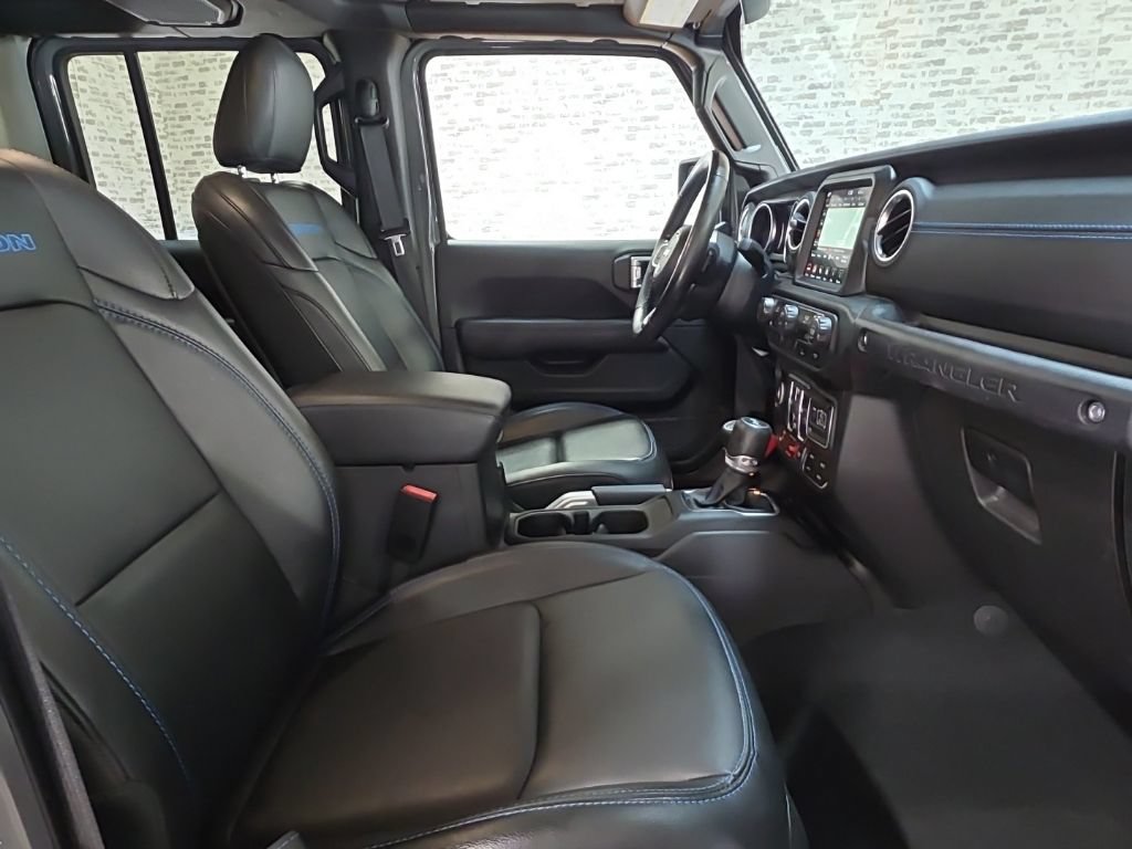 Used 2022 Jeep Wrangler Unlimited Rubicon 4xe AWD/4WD image 10
