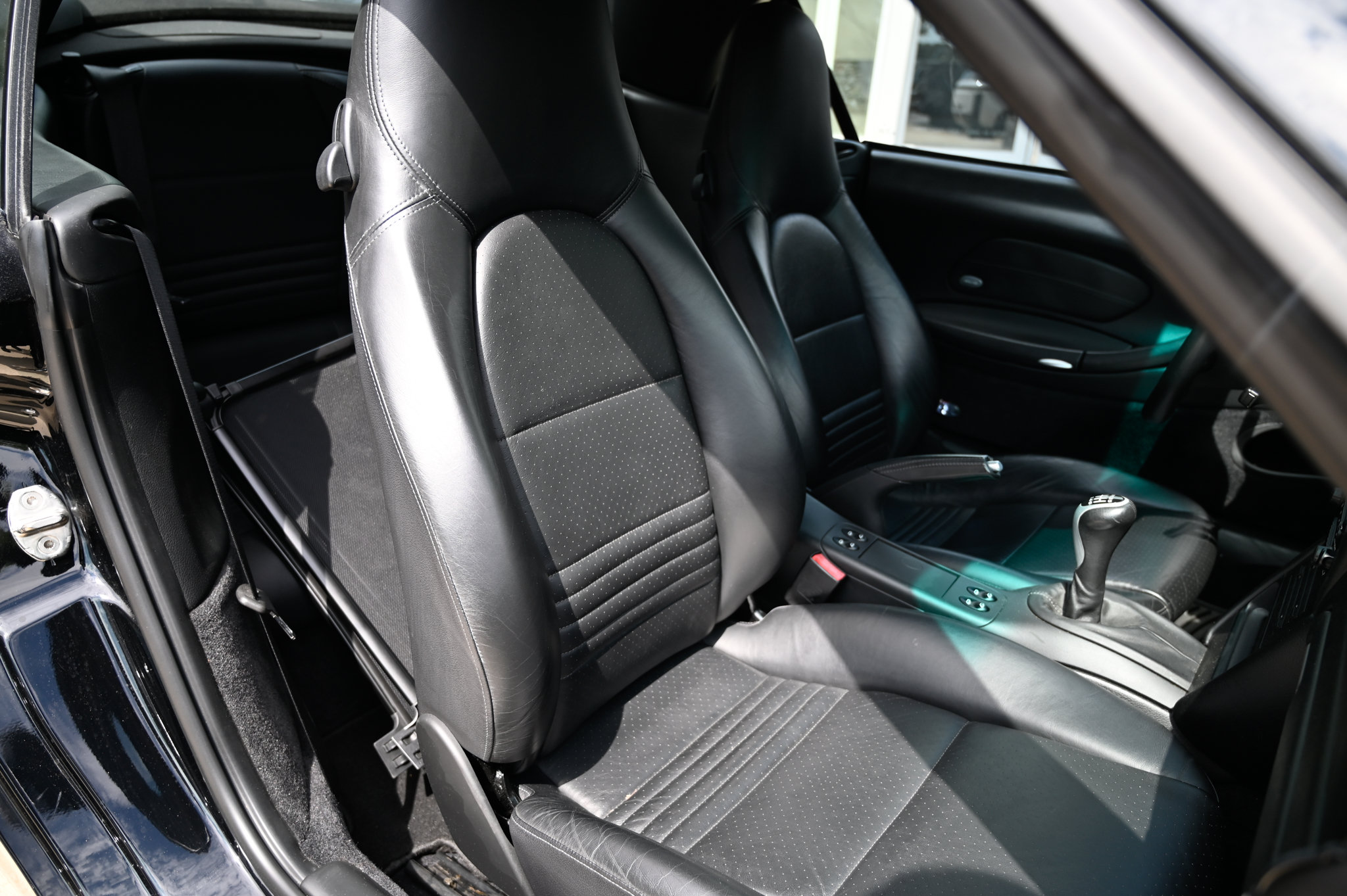 Used 2004 Porsche 911 Carrera RWD image 37