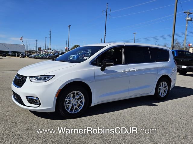 New 2026 Chrysler Pacifica Select image 3