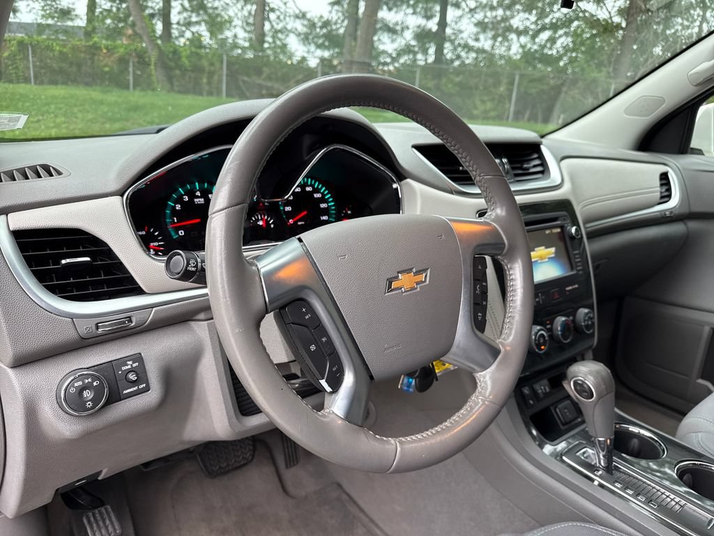 Used 2015 Chevrolet Traverse LT FWD image 14