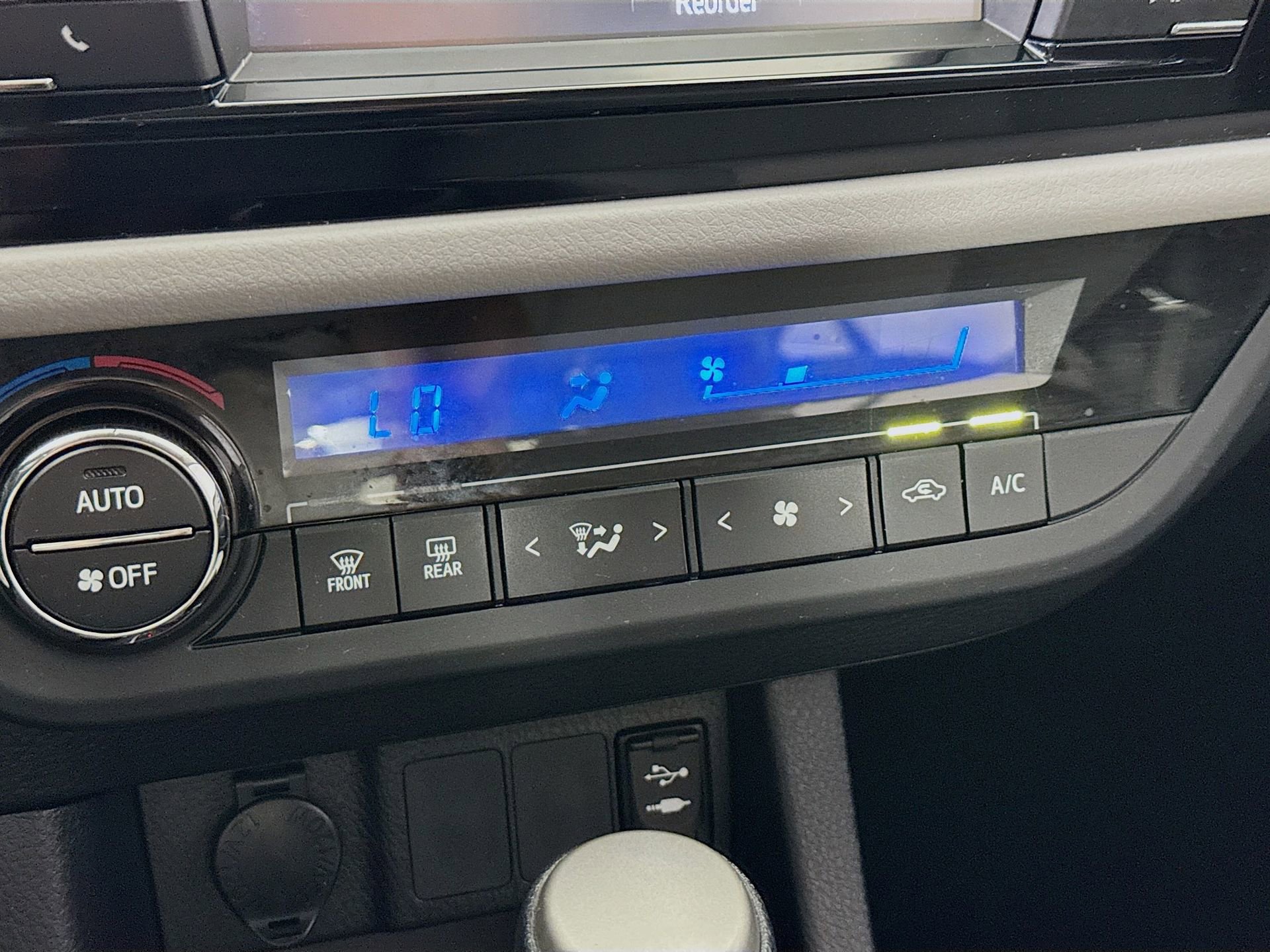 Used 2015 Toyota Corolla LE FWD image 16
