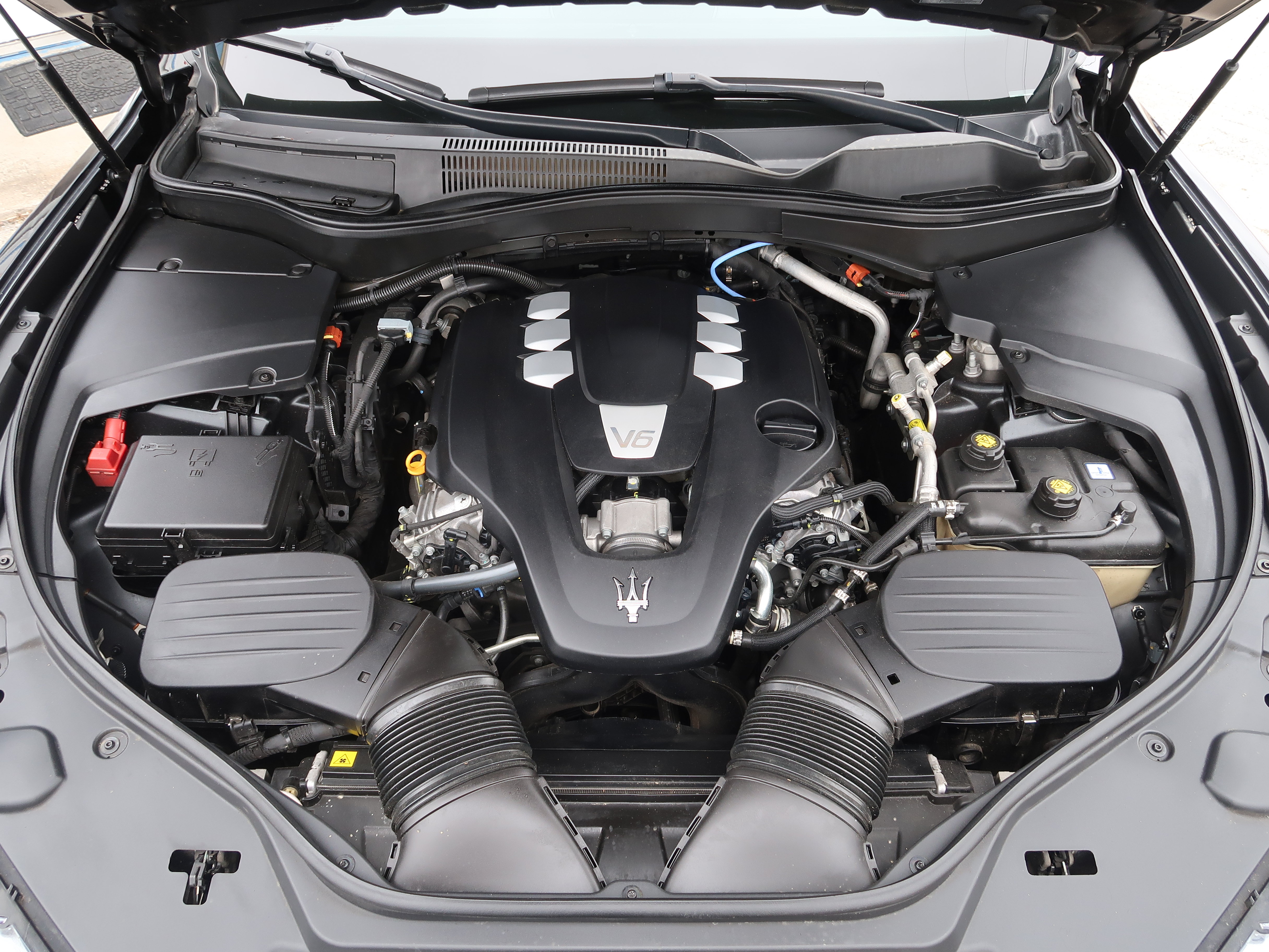 Used 2022 Maserati Levante GT AWD/4WD image 47
