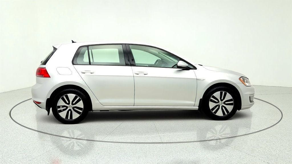 Used 2016 Volkswagen e-Golf SE FWD image 4