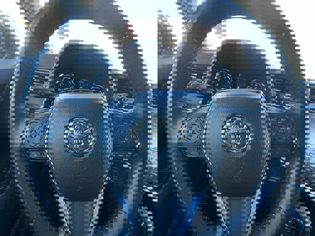 Used 2020 Toyota Camry SE image 16