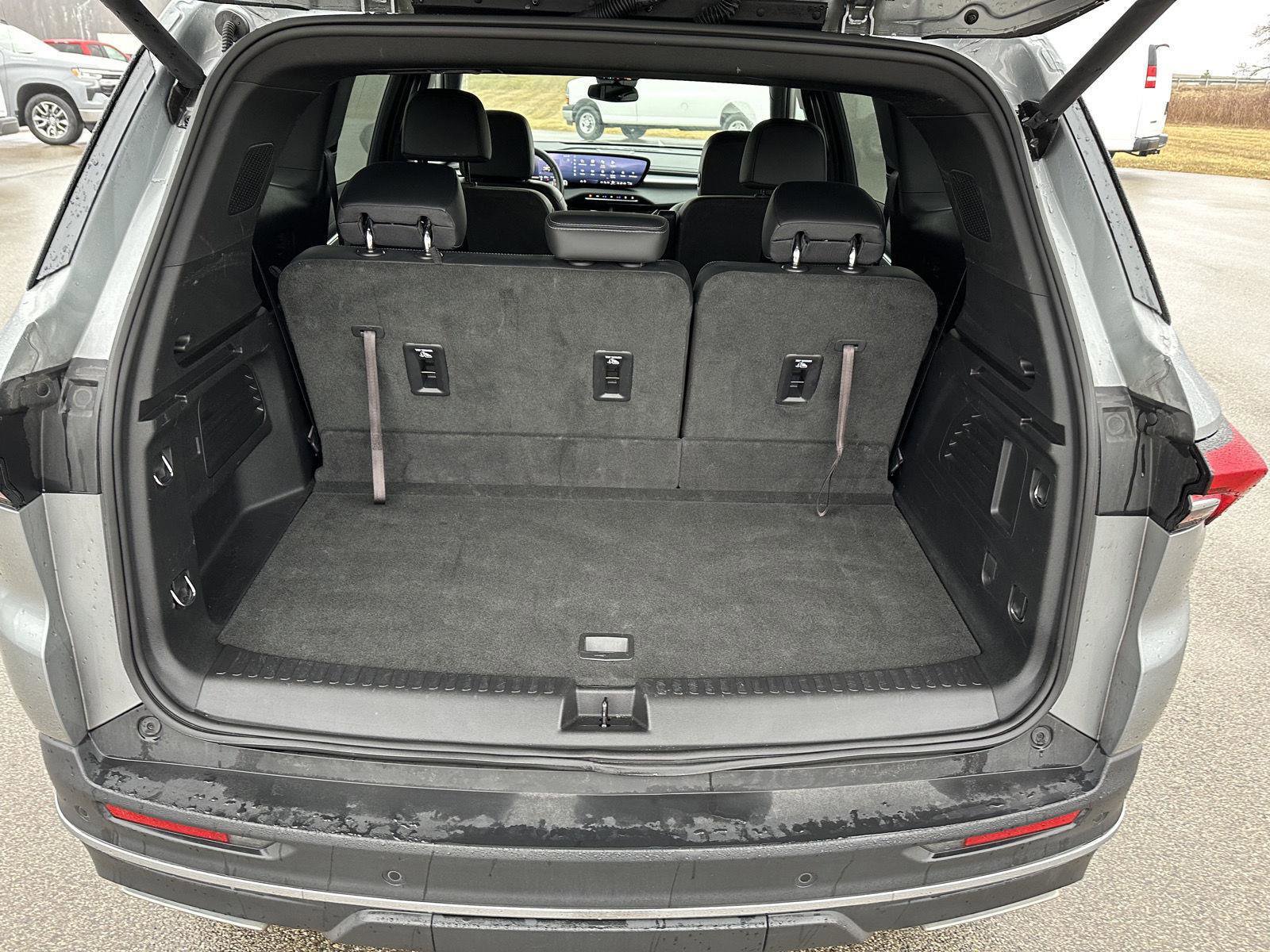 Used 2025 Buick Enclave Preferred image 7