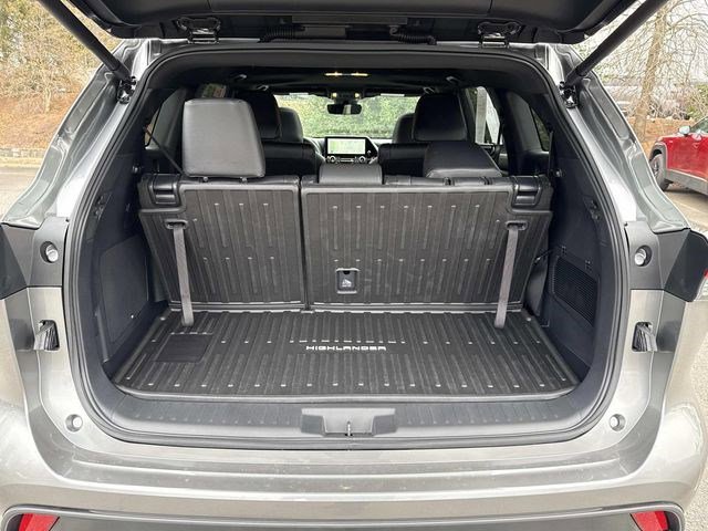Used 2026 Toyota Highlander XSE image 12