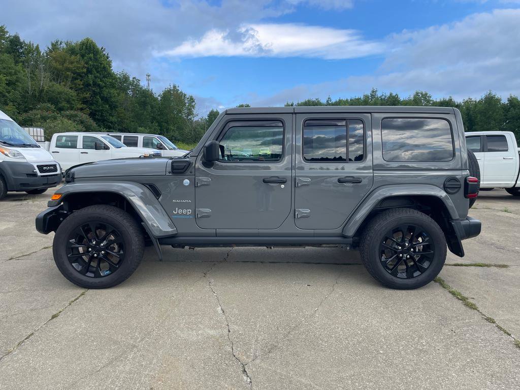 Used 2023 Jeep Wrangler Unlimited Sahara w/ Cold Weather Group AWD/4WD image 7